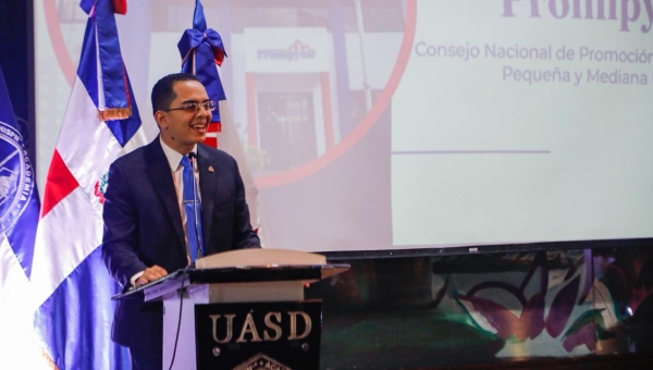 Promipyme imparte taller Facultad Economía UASD